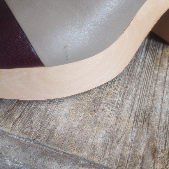 Chanel wood platform shoe - Picture 16 of 16